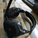Logitech G930 Testbericht Mikrofon ausgeklappt