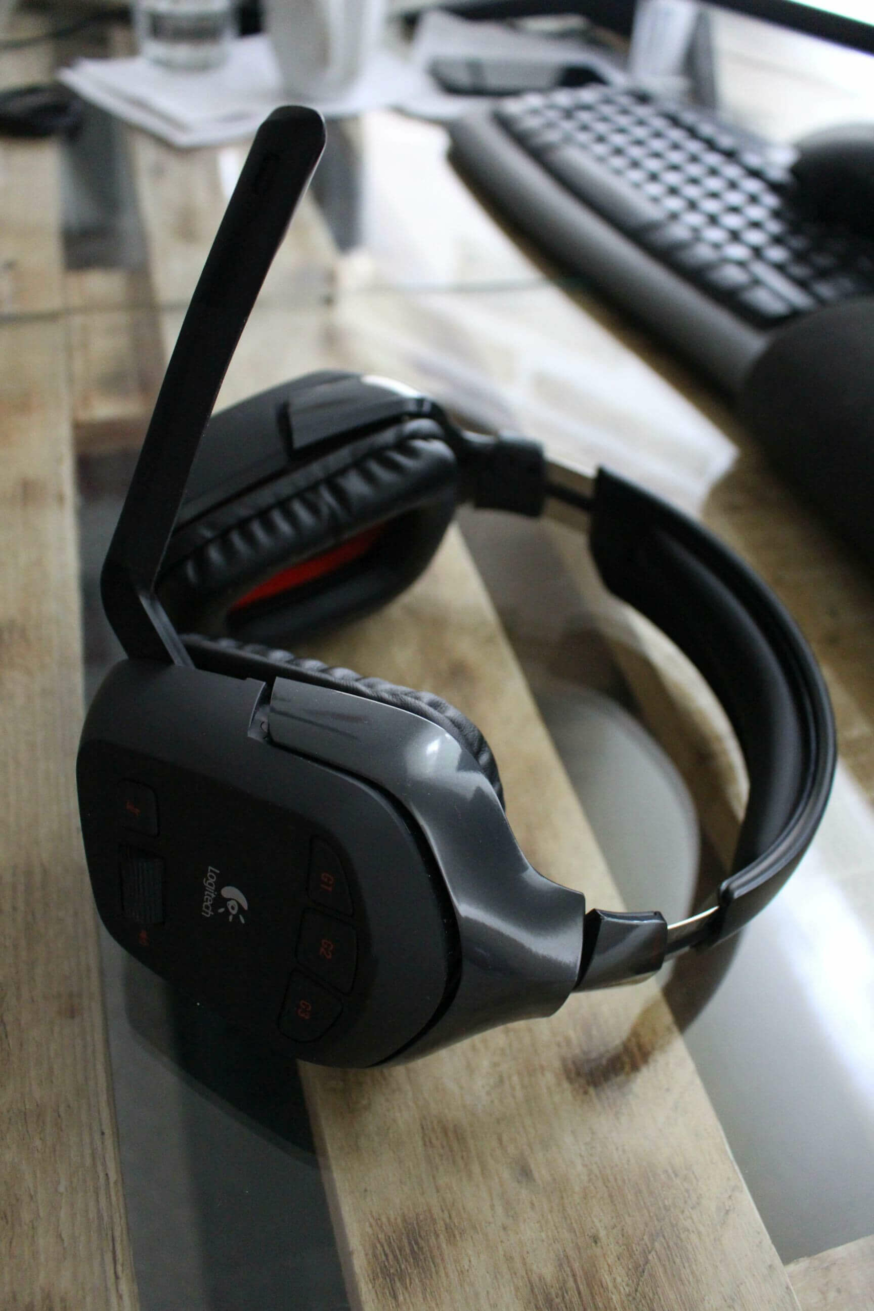 Logitech G930 Testbericht Mikrofon ausgeklappt