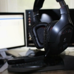 Logitech G930 Testbericht ausgeklappt mit Mikro